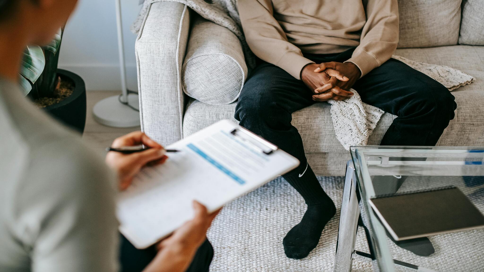 Client meeting with a therapist to discuss EMDR therapy cost in Denver