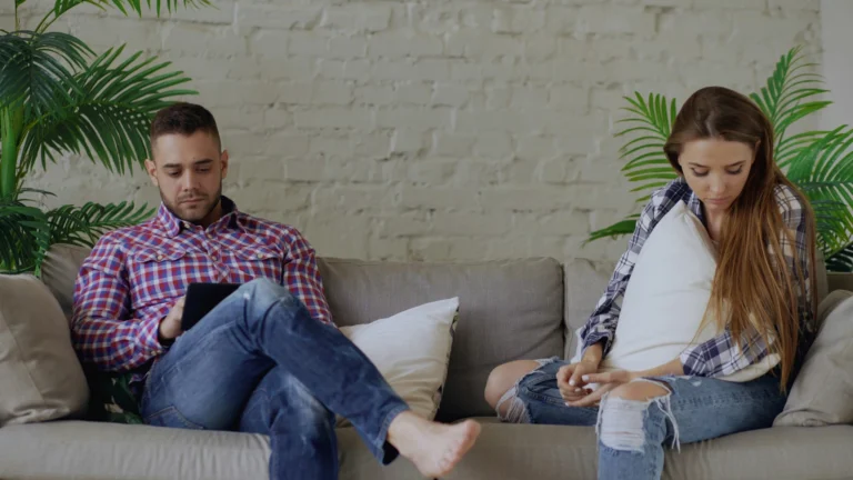 Feeling Disconnected From Your Partner? 11 Reasons It Happens (And How to Reconnect)